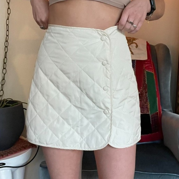 Cream Puffer Skirt - Picture 4 of 5